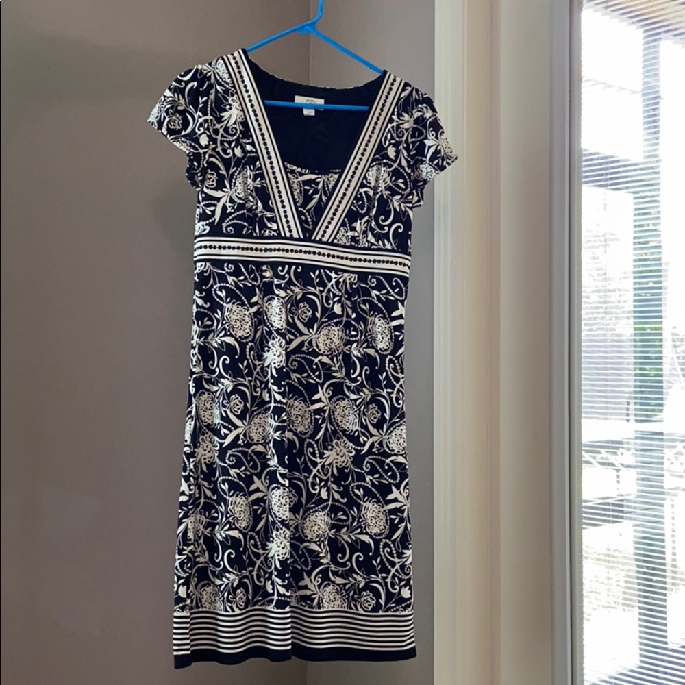 Beautiful Ann Taylor cap sleeve dress.